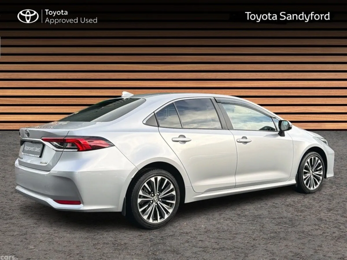 Toyota Corolla Saloon, Petrol Hybrid, 2025, Silver