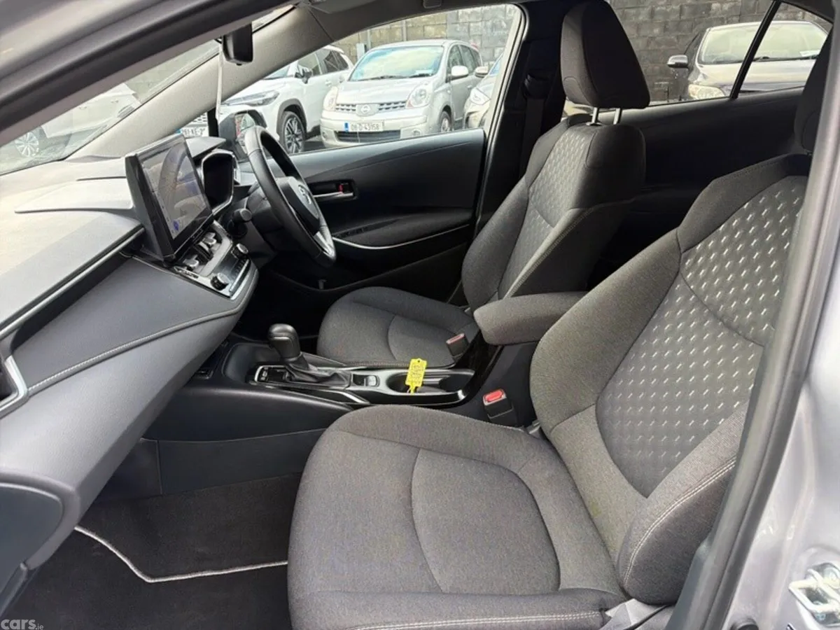 Toyota Corolla Saloon, Petrol Hybrid, 2025, Silver