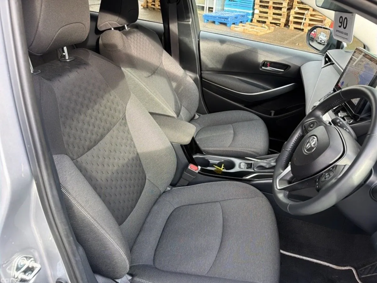 Toyota Corolla Saloon, Petrol Hybrid, 2025, Silver