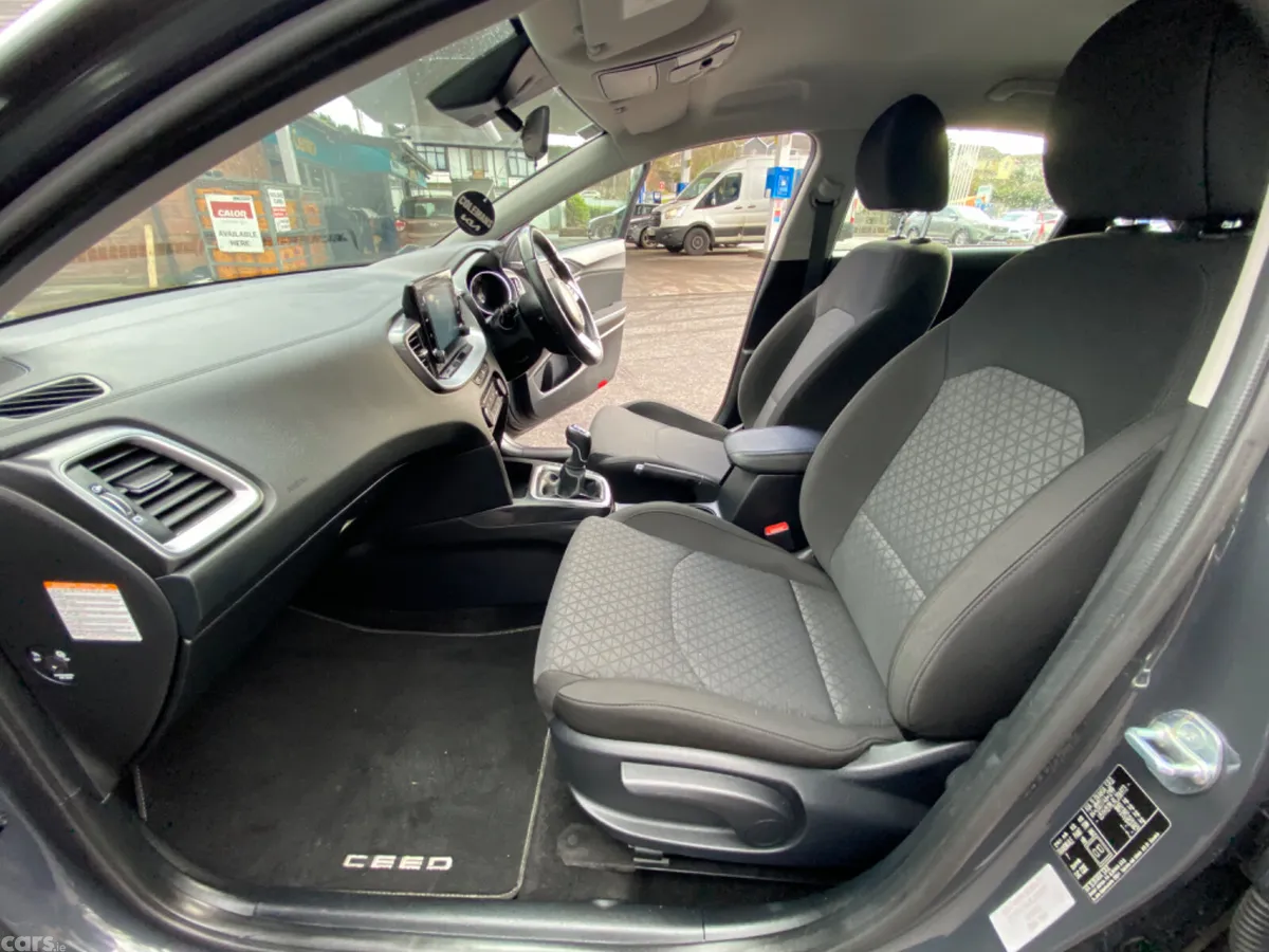 Kia Ceed Hatchback, Diesel Hybrid, 2024, Grey