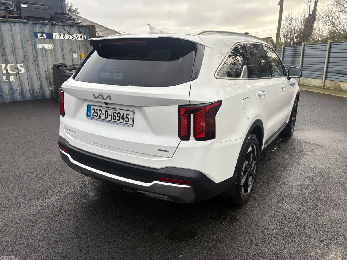 Kia Sorento SUV, Petrol Plug-in Hybrid, 2025, White