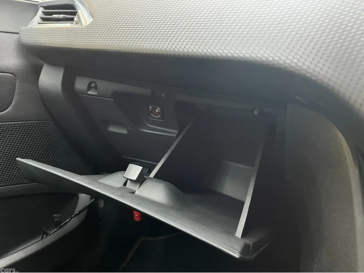 Peugeot 2008 SUV, Petrol, 2018, White