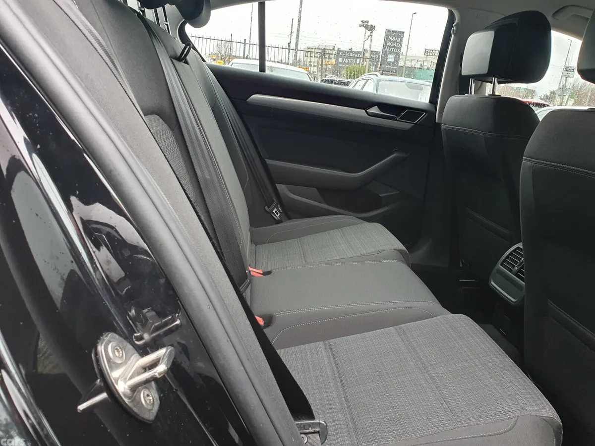 Volkswagen Passat Saloon, Diesel, 2021, Black