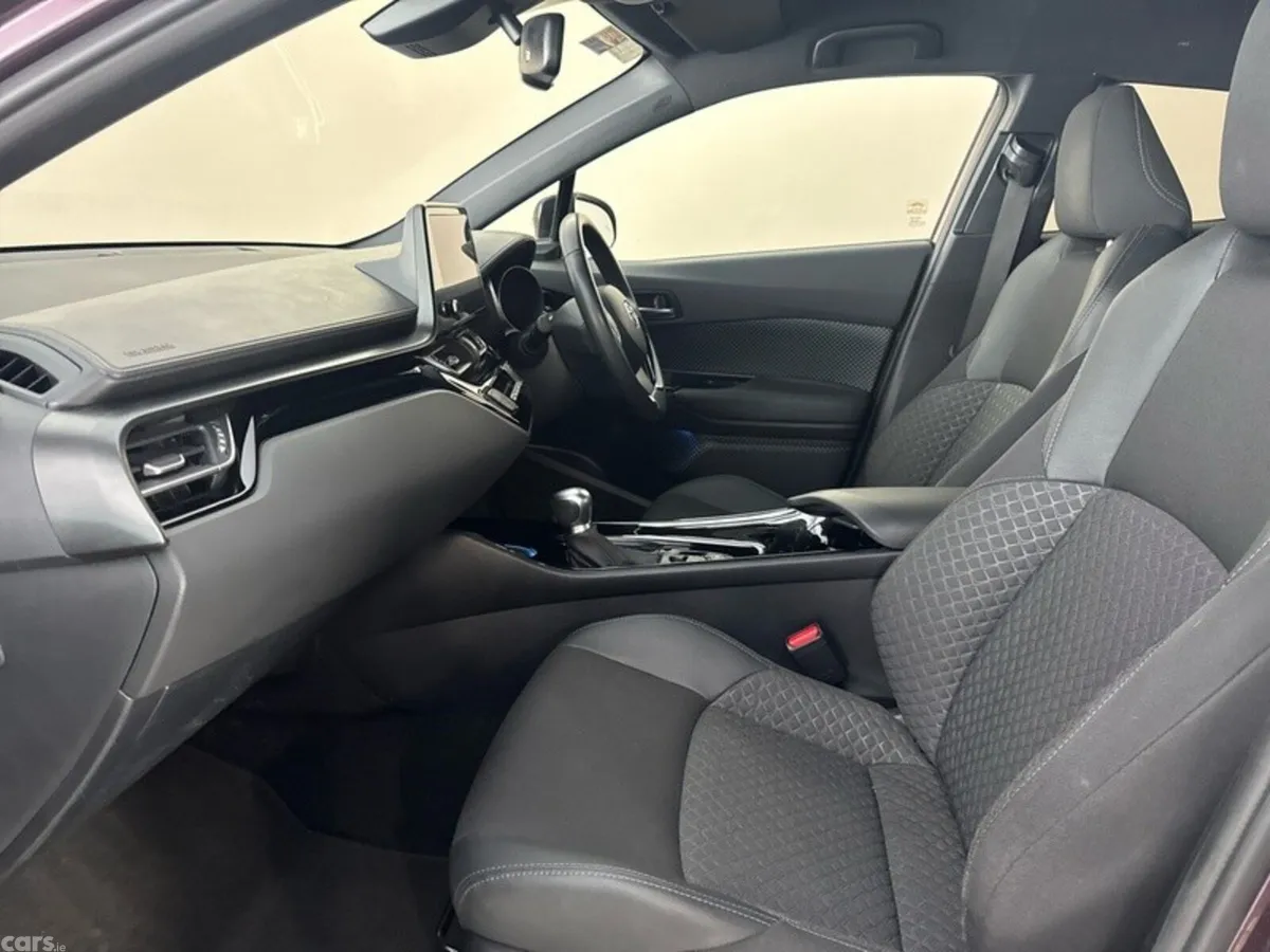 Toyota C-HR SUV, Petrol Hybrid, 2023, Purple