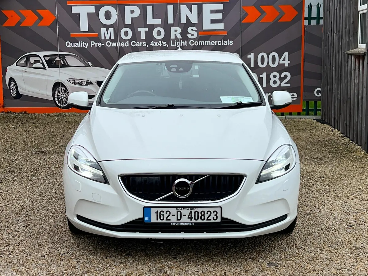 Volvo V40 Hatchback, Diesel, 2016, White