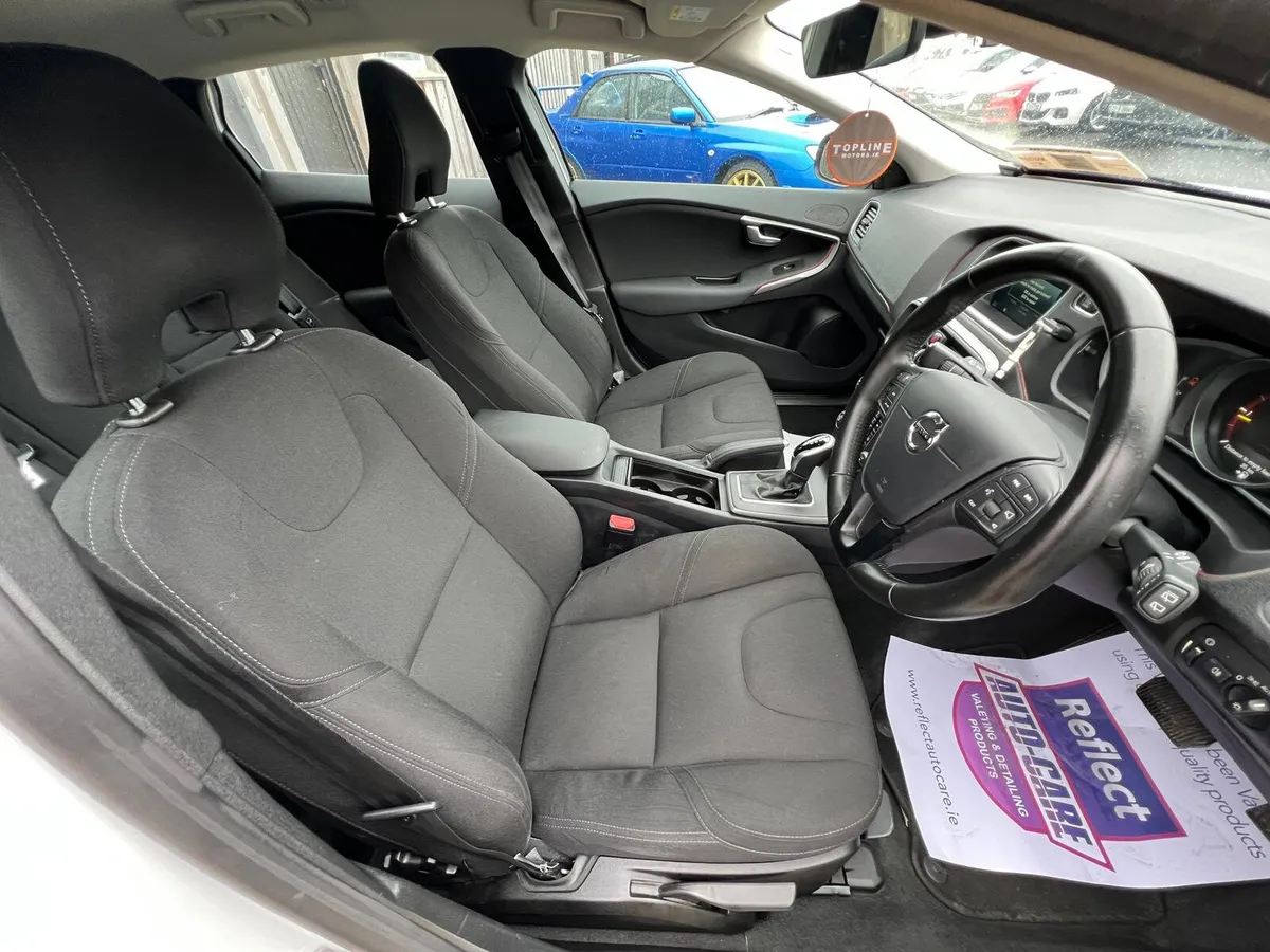 Volvo V40 Hatchback, Diesel, 2016, White