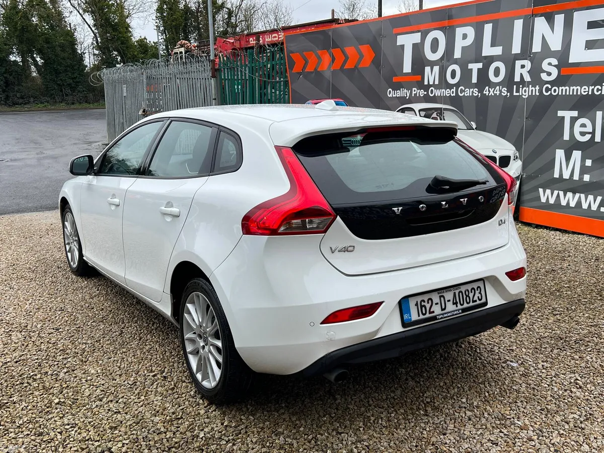 Volvo V40 Hatchback, Diesel, 2016, White
