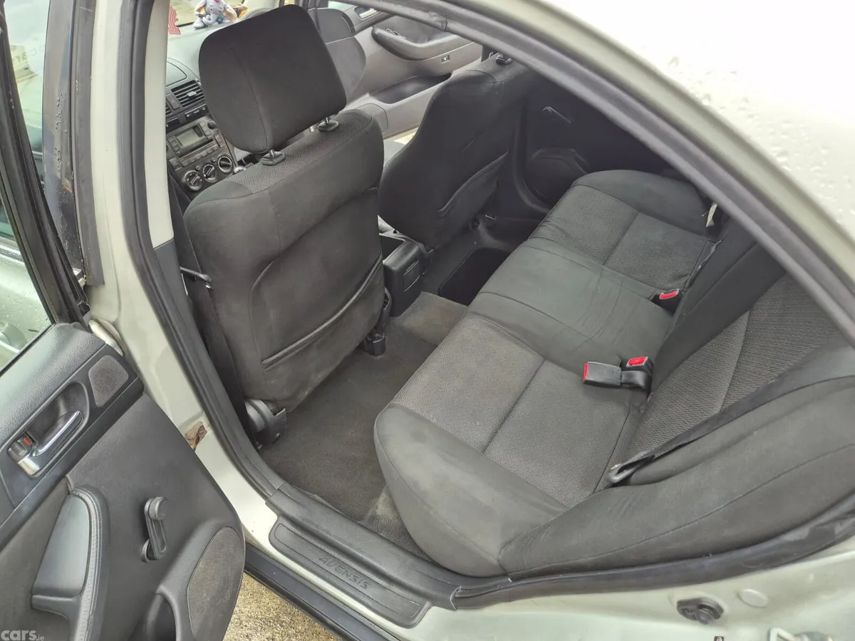 Toyota Avensis Saloon, Petrol, 2008, Silver