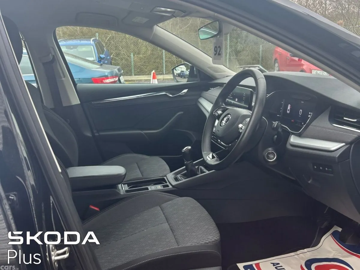 Skoda Octavia Saloon, Petrol, 2023, Black