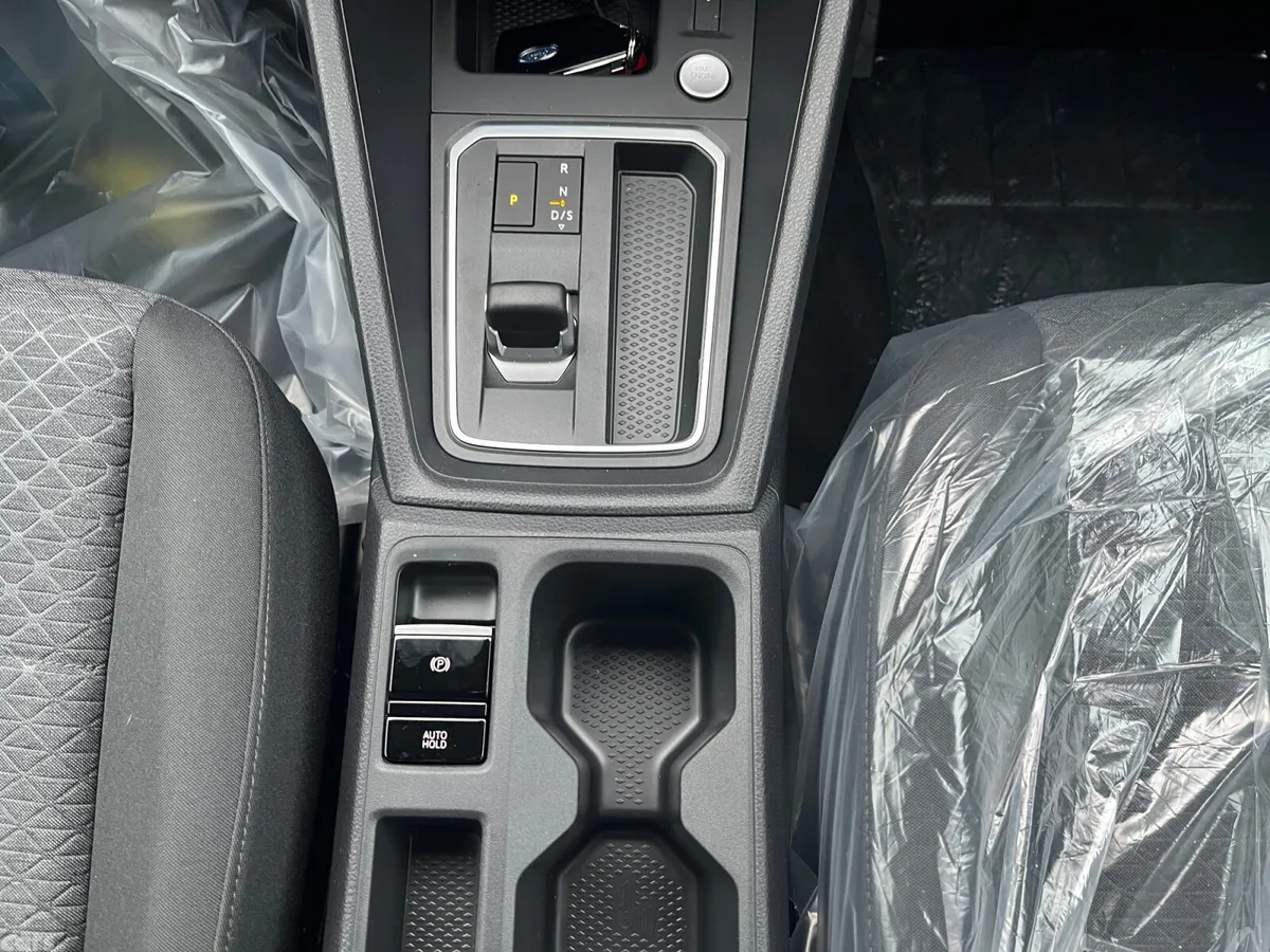 Ford Tourneo Connect MPV, Petrol Plug-in Hybrid, 2026, Red