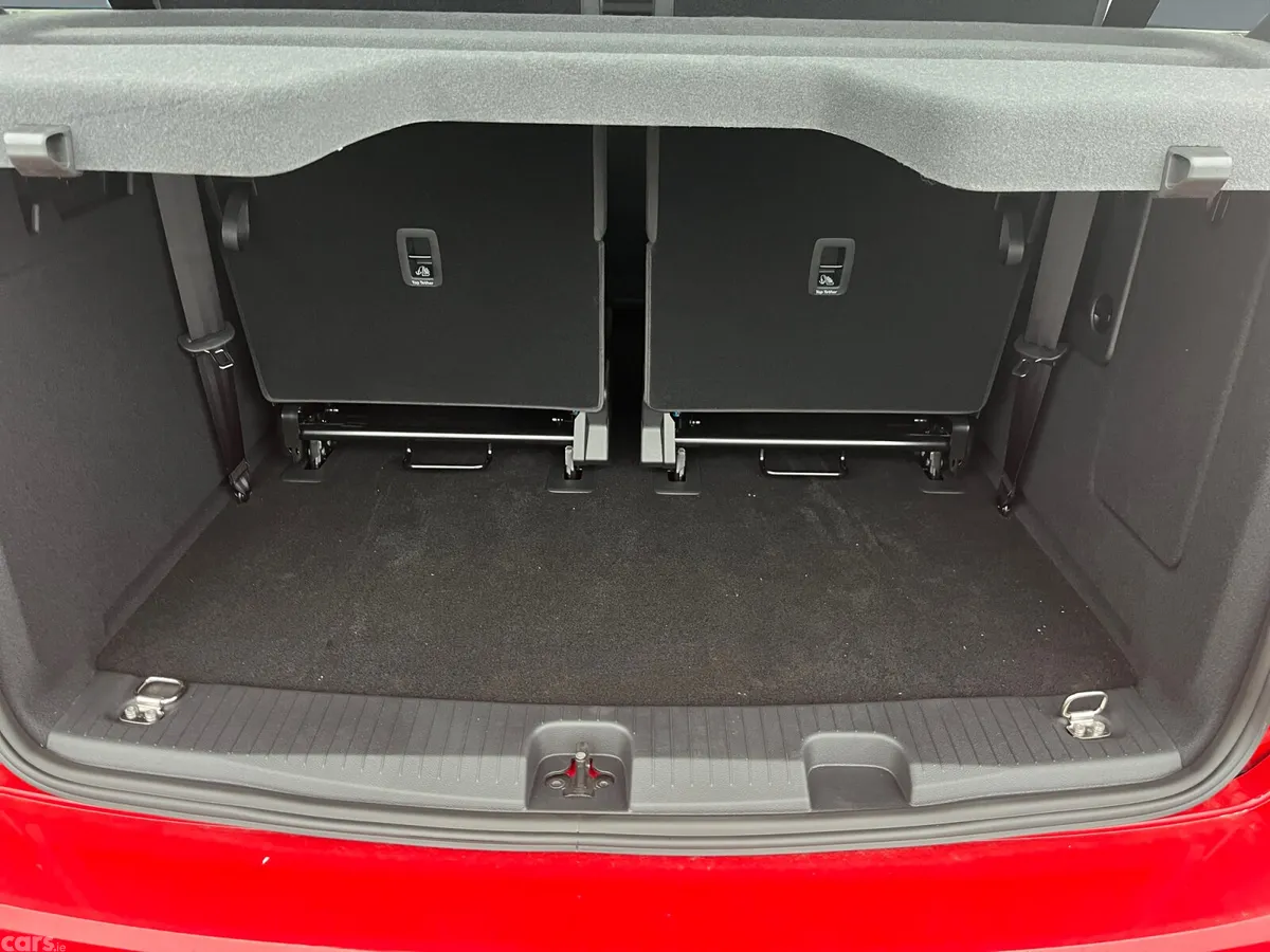 Ford Tourneo Connect MPV, Petrol Plug-in Hybrid, 2026, Red