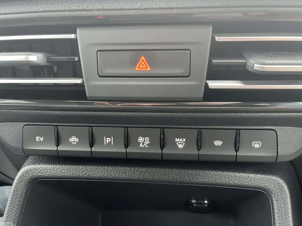 Ford Tourneo Connect MPV, Petrol Plug-in Hybrid, 2026, Red