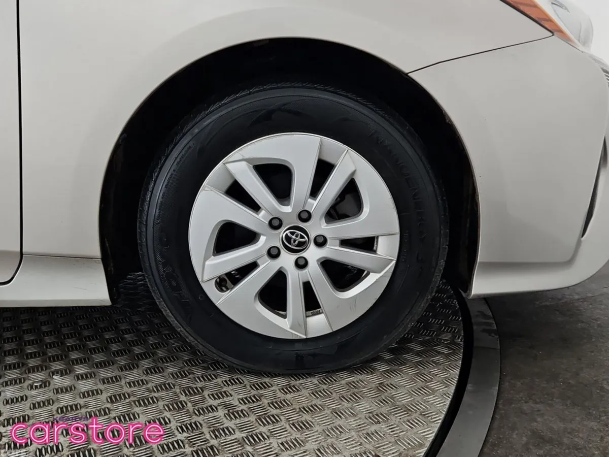 Toyota Prius Hatchback, Petrol Hybrid, 2018, Gold
