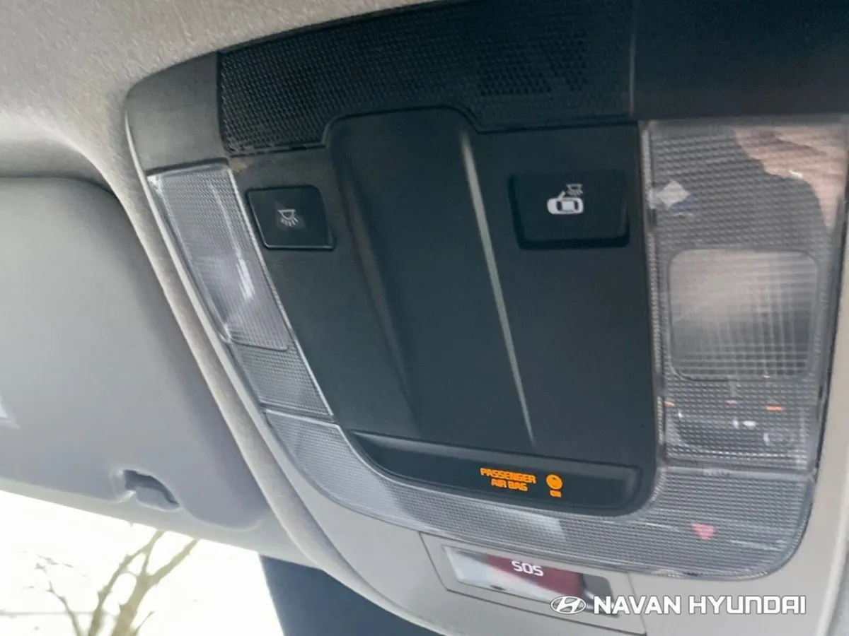 Kia Niro SUV, Petrol Hybrid, 2023, White