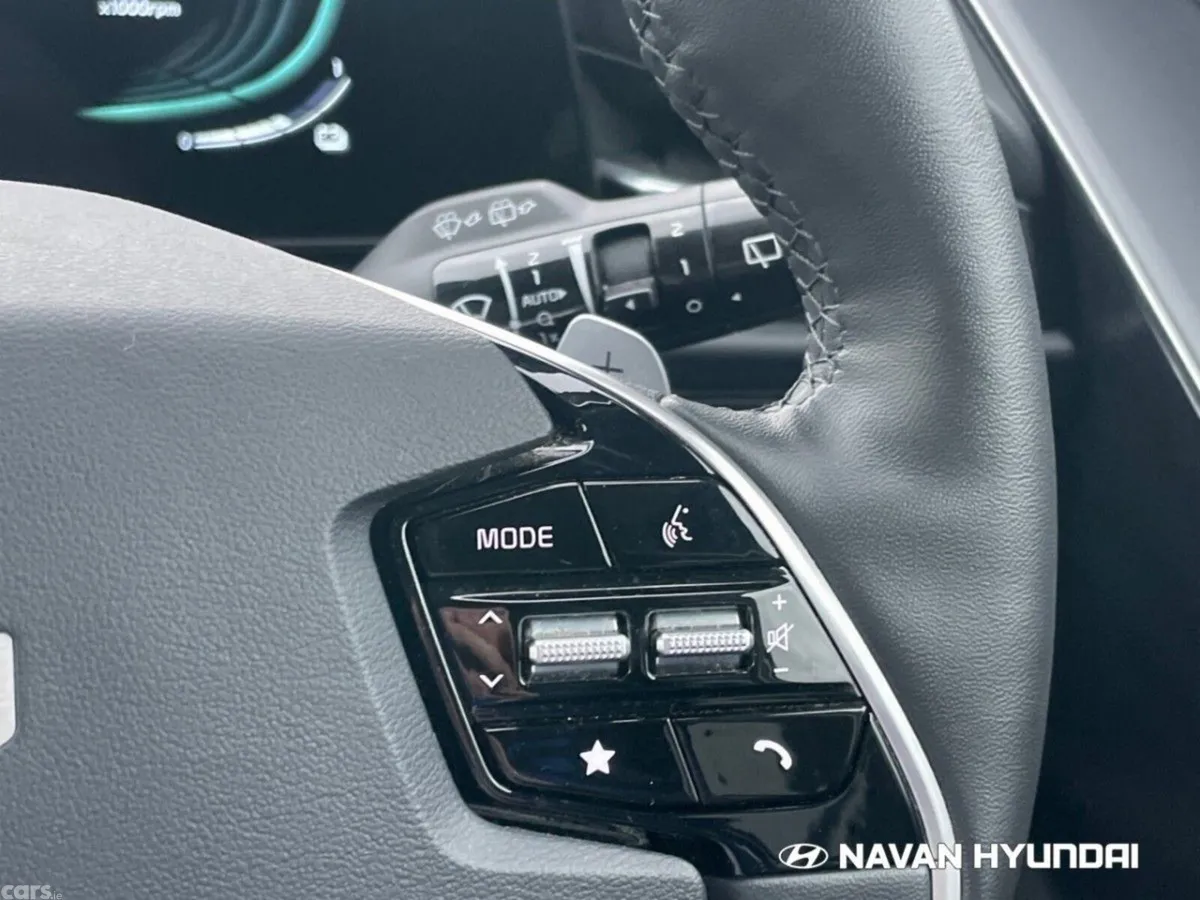 Kia Niro SUV, Petrol Hybrid, 2023, White