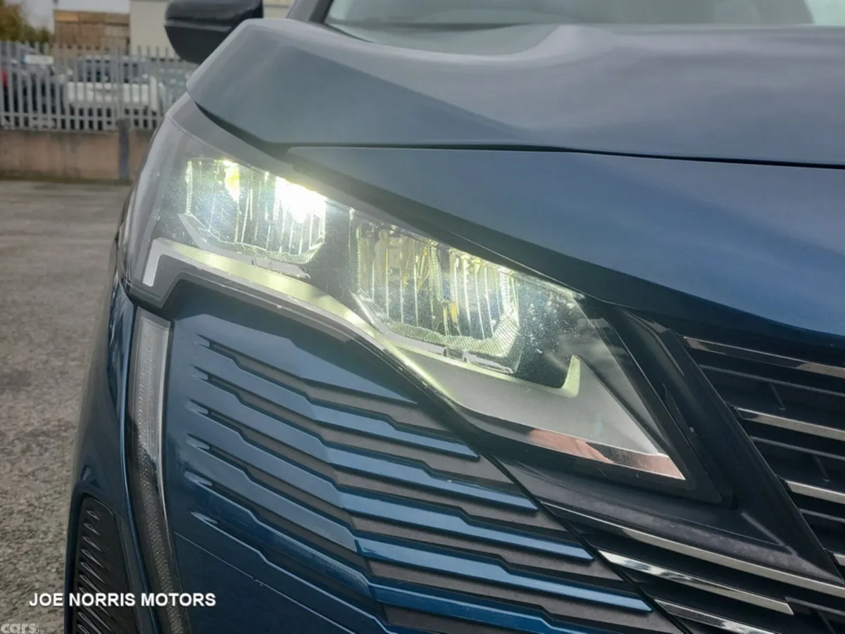 Peugeot 5008 MPV, Diesel, 2022, Blue