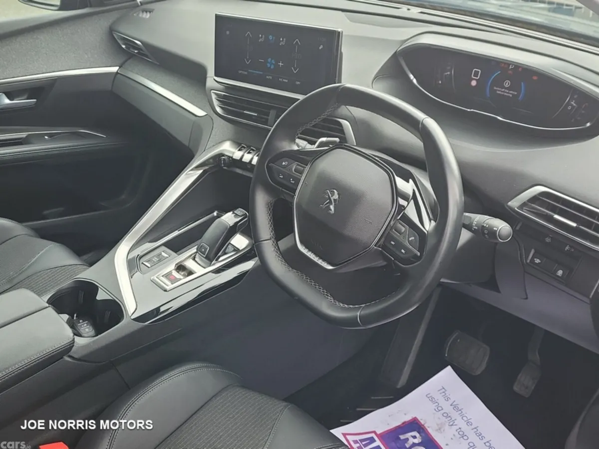 Peugeot 5008 MPV, Diesel, 2022, Blue