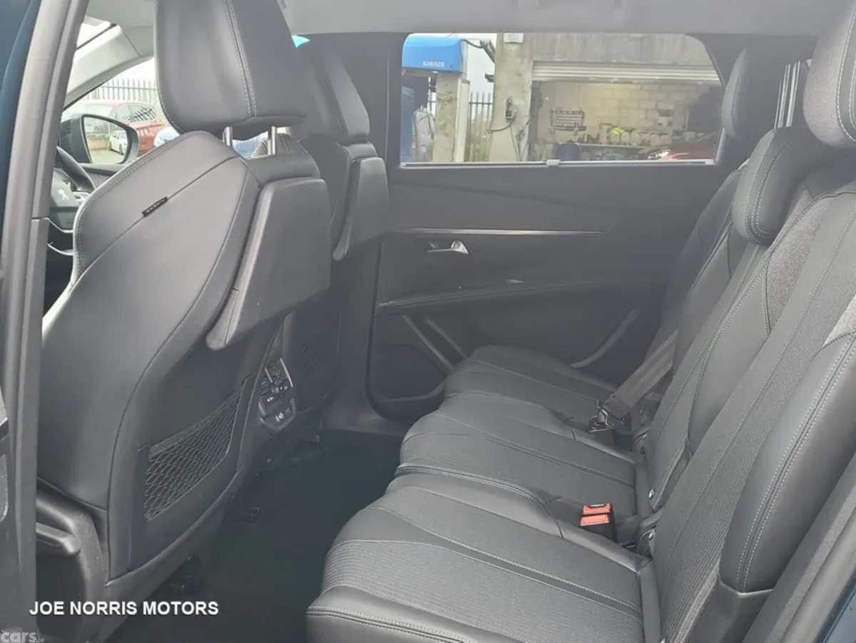 Peugeot 5008 MPV, Diesel, 2022, Blue