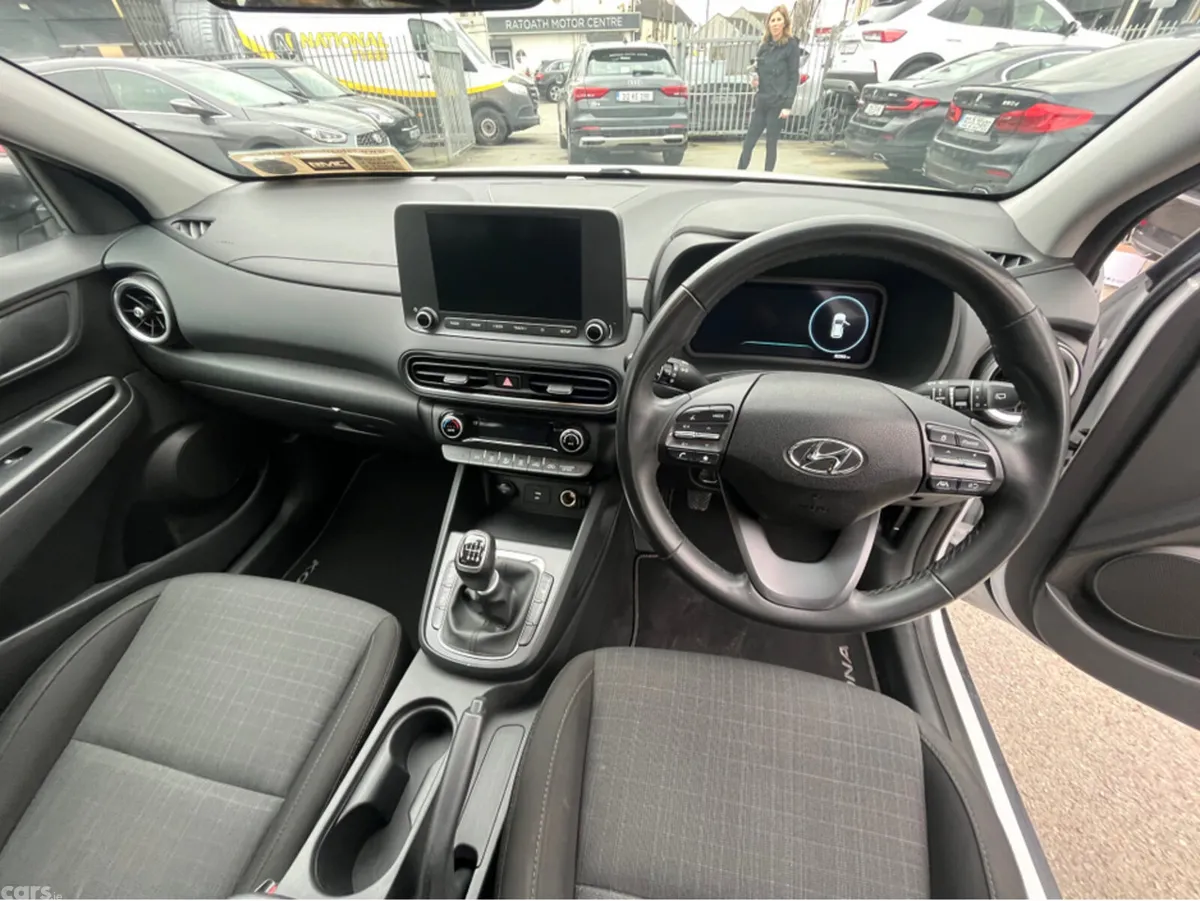 Hyundai KONA Hatchback, Petrol, 2021, White