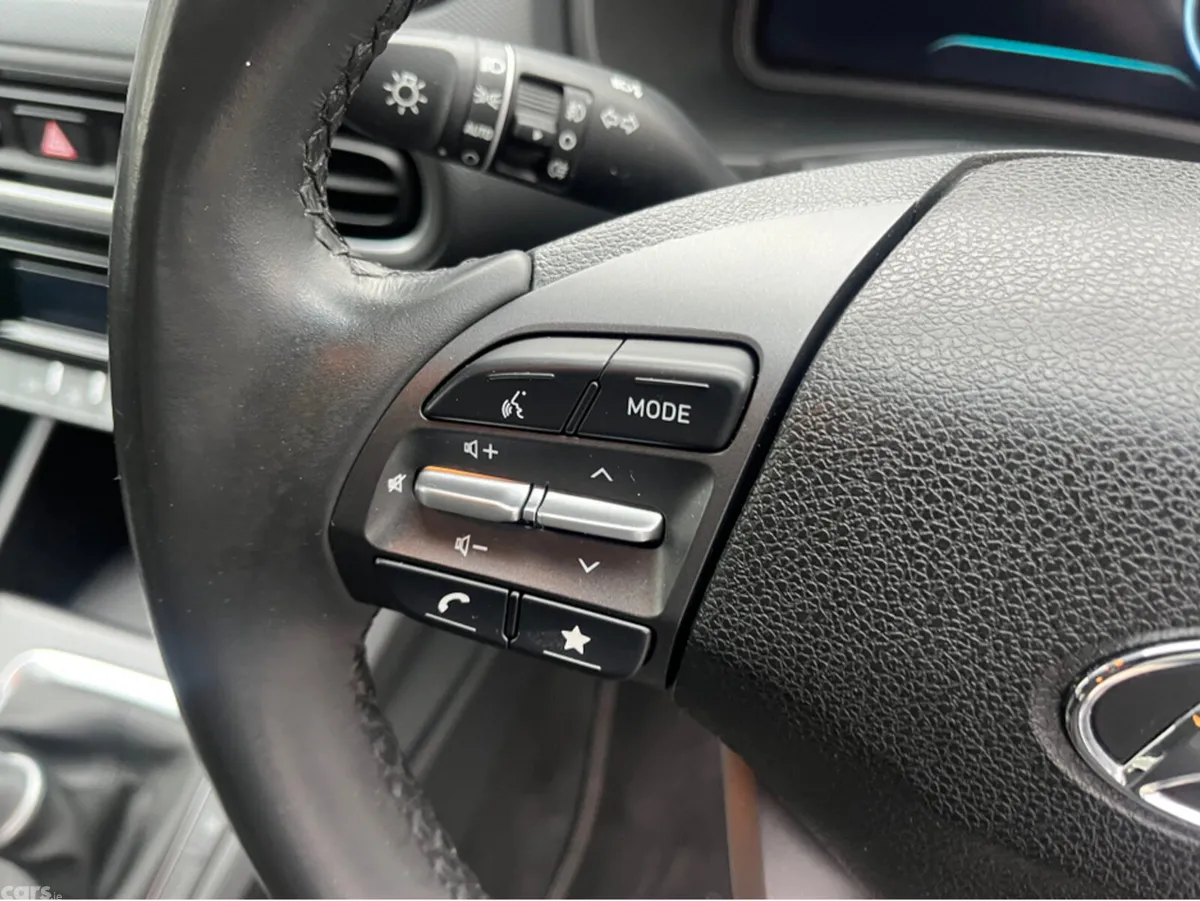 Hyundai KONA Hatchback, Petrol, 2021, White