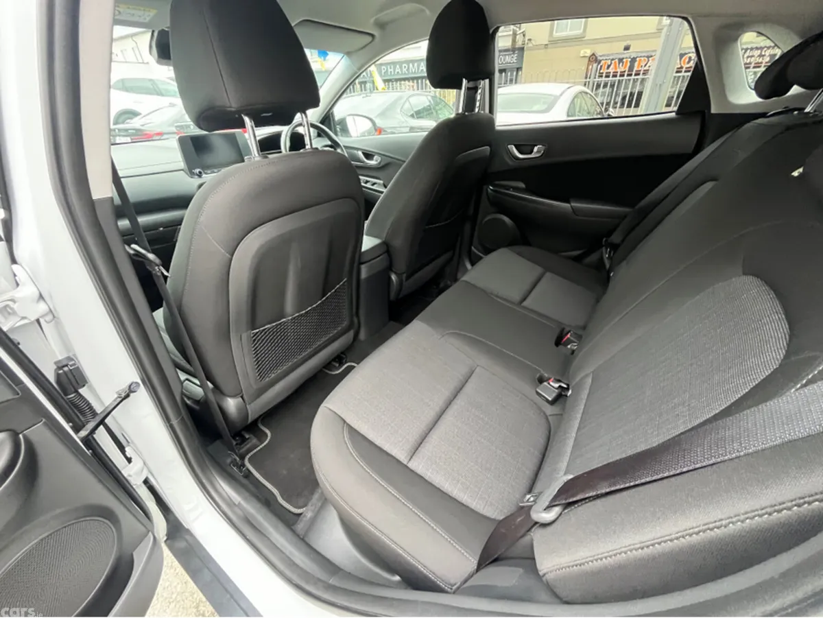 Hyundai KONA Hatchback, Petrol, 2021, White