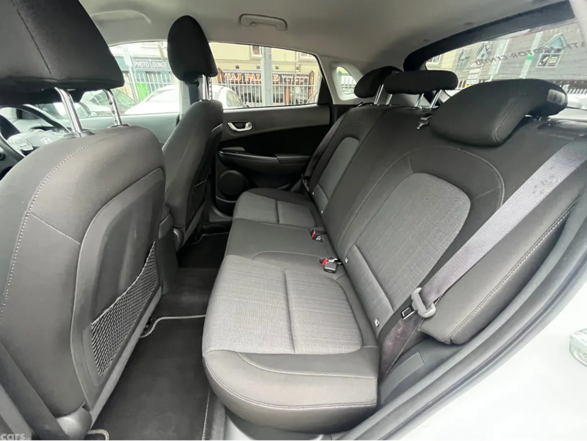 Hyundai KONA Hatchback, Petrol, 2021, White