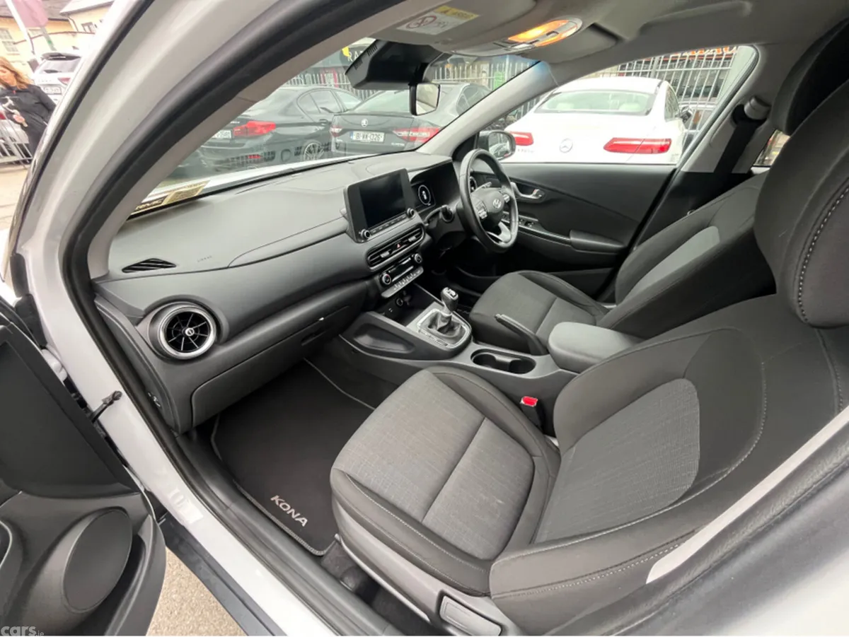 Hyundai KONA Hatchback, Petrol, 2021, White