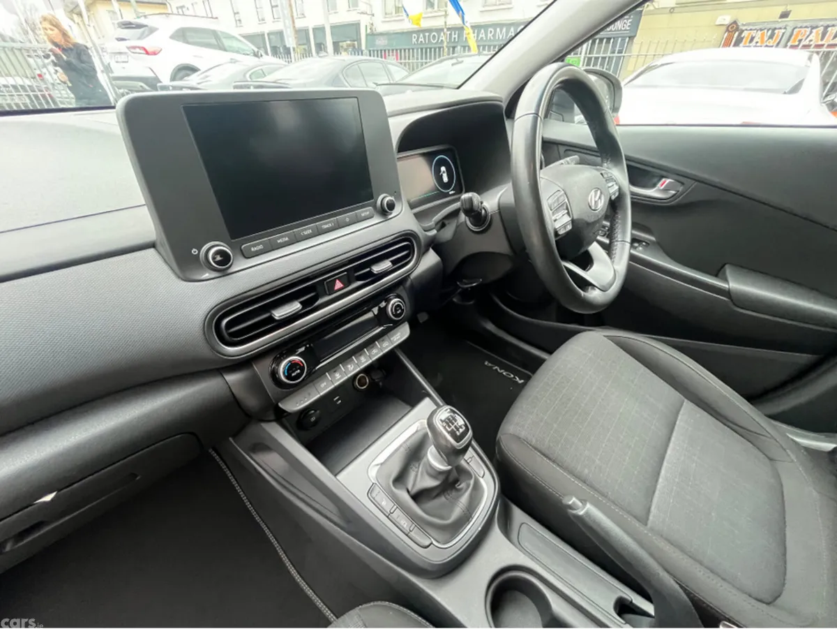 Hyundai KONA Hatchback, Petrol, 2021, White