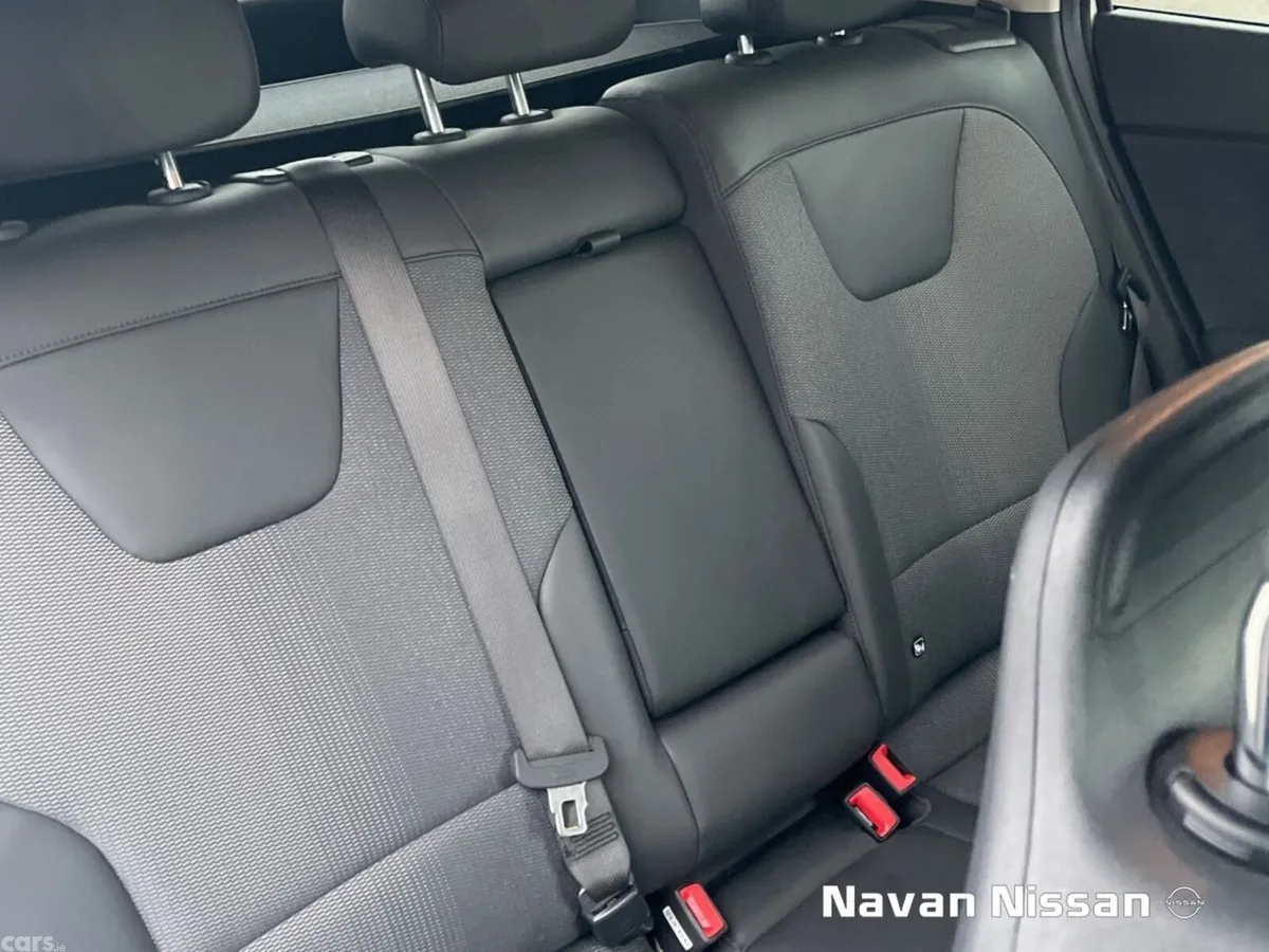 Kia Niro SUV, Petrol Hybrid, 2023, White