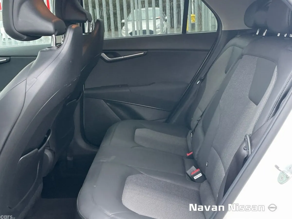 Kia Niro SUV, Petrol Hybrid, 2023, White
