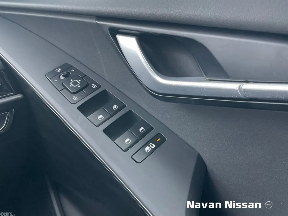 Kia Niro SUV, Petrol Hybrid, 2023, White