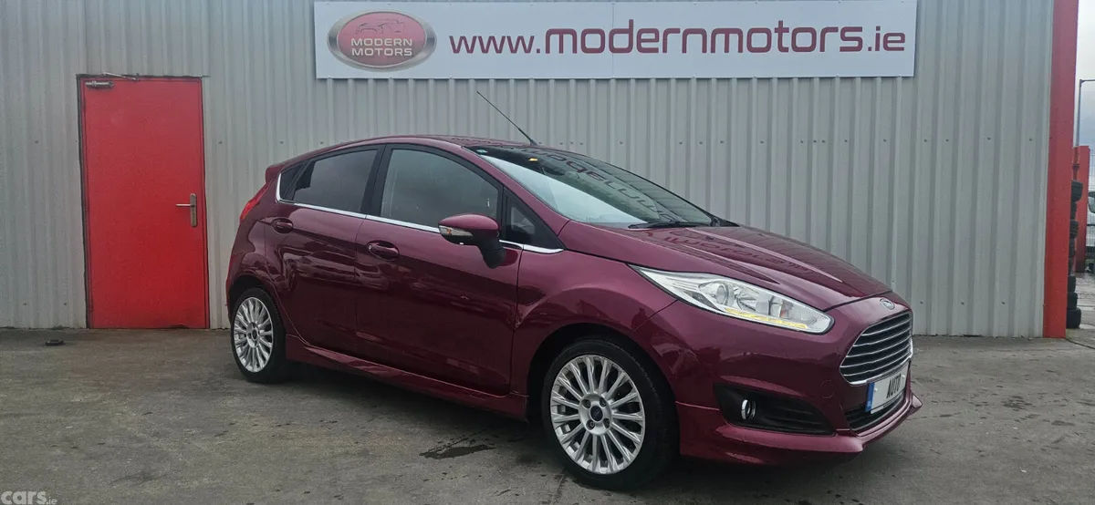 Ford Fiesta Hatchback, Petrol, 2015, Red