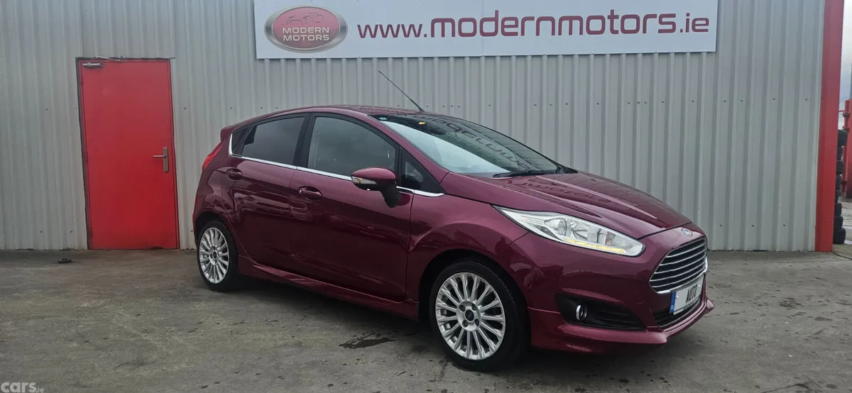 Ford Fiesta Hatchback, Petrol, 2015, Red