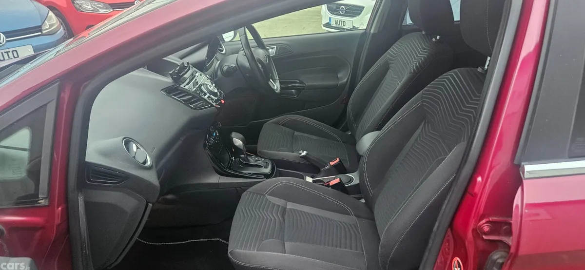 Ford Fiesta Hatchback, Petrol, 2015, Red