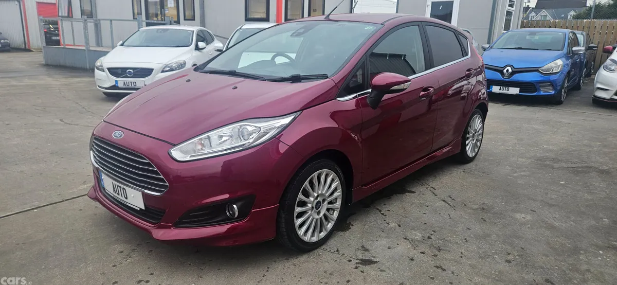 Ford Fiesta Hatchback, Petrol, 2015, Red