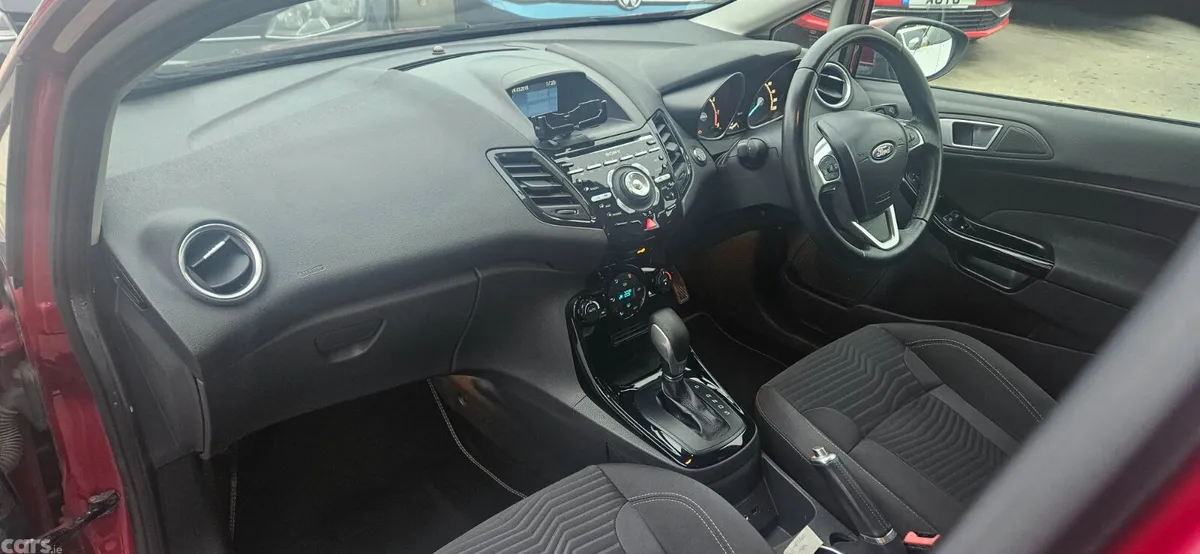 Ford Fiesta Hatchback, Petrol, 2015, Red
