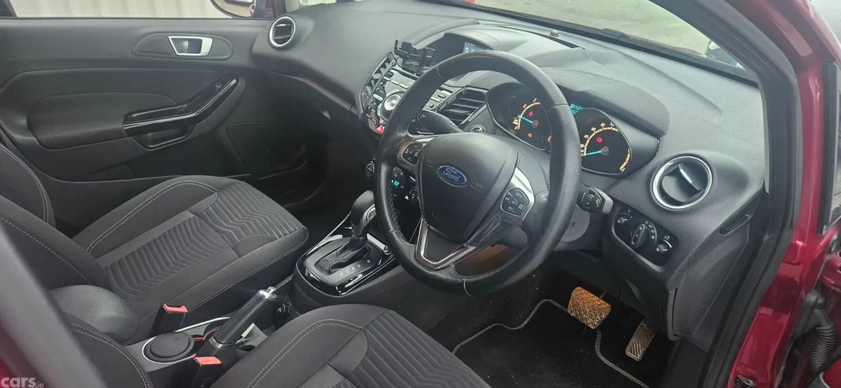 Ford Fiesta Hatchback, Petrol, 2015, Red