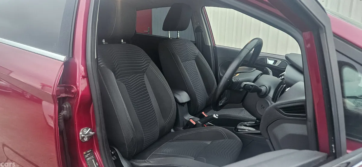 Ford Fiesta Hatchback, Petrol, 2015, Red