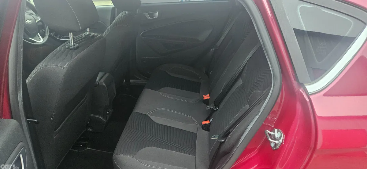 Ford Fiesta Hatchback, Petrol, 2015, Red