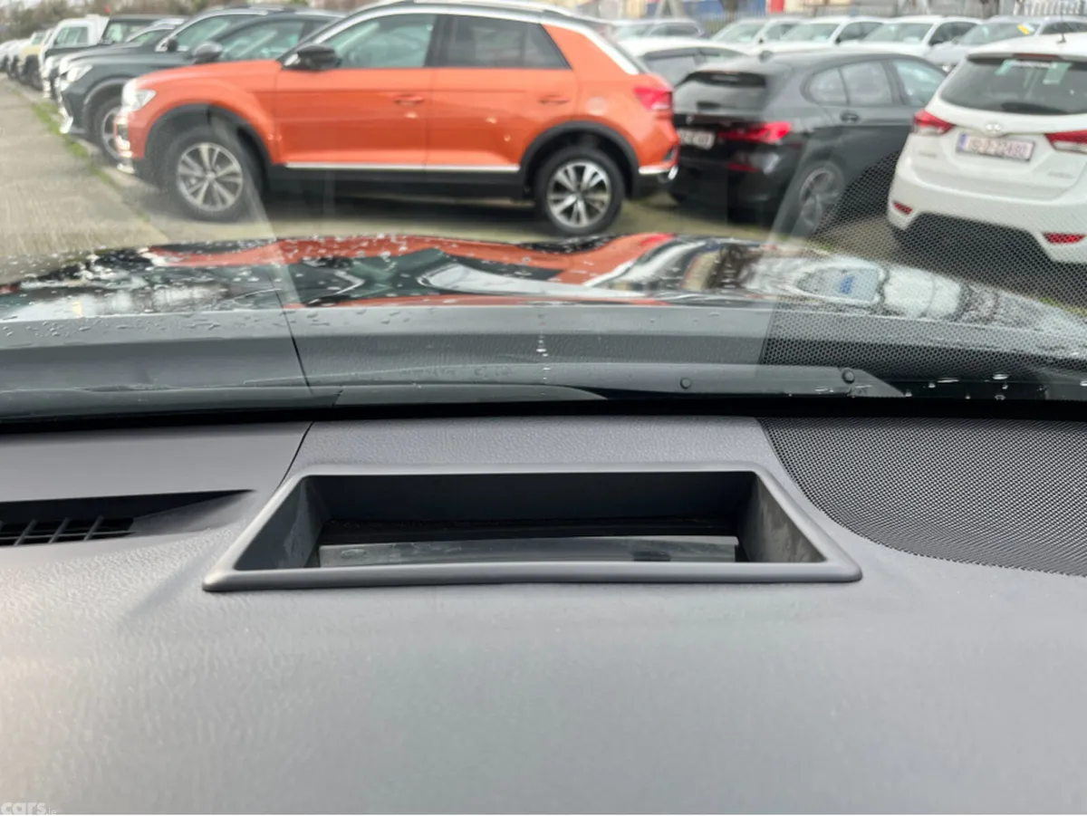Toyota Camry Saloon, Petrol Hybrid, 2020, Black