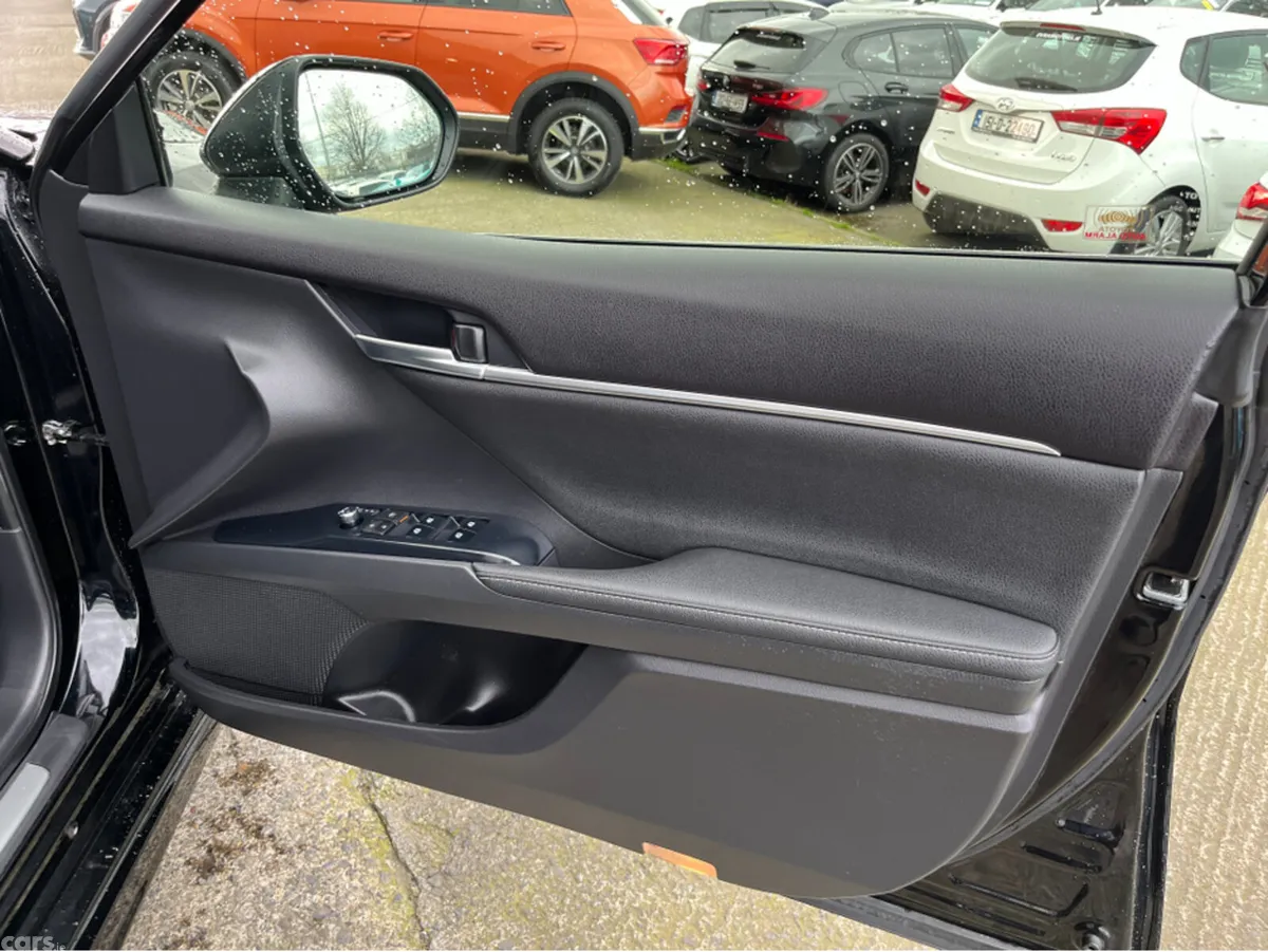 Toyota Camry Saloon, Petrol Hybrid, 2020, Black