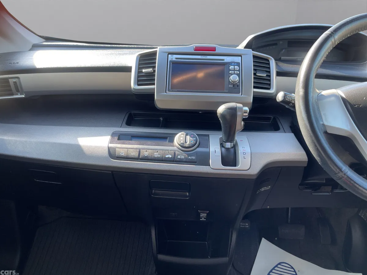 Honda Freed MPV, Petrol, 2014, Silver