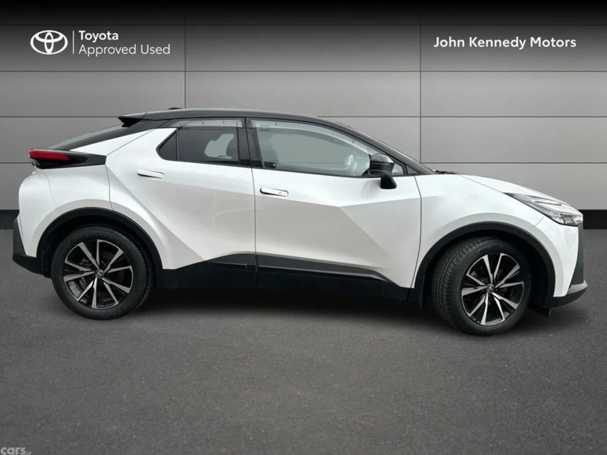 Toyota C-HR SUV, Petrol Hybrid, 2024, White