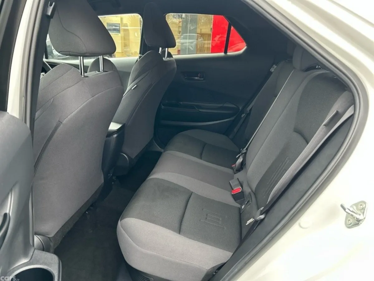 Toyota C-HR SUV, Petrol Hybrid, 2024, White