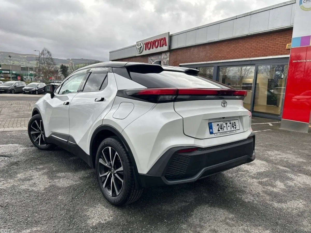 Toyota C-HR SUV, Petrol Hybrid, 2024, White