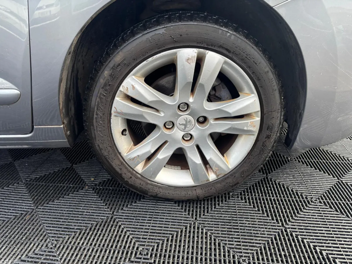 Peugeot 5008 MPV, Petrol, 2015, Grey