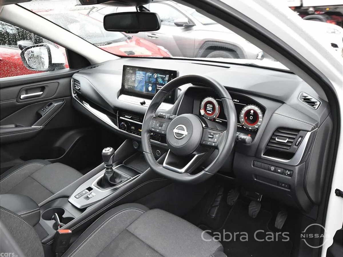 Nissan Qashqai MPV, Petrol, 2023, White