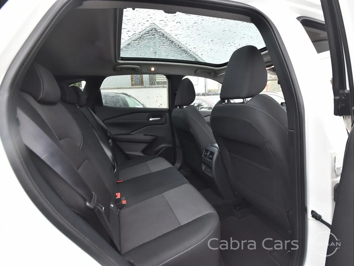 Nissan Qashqai MPV, Petrol, 2023, White
