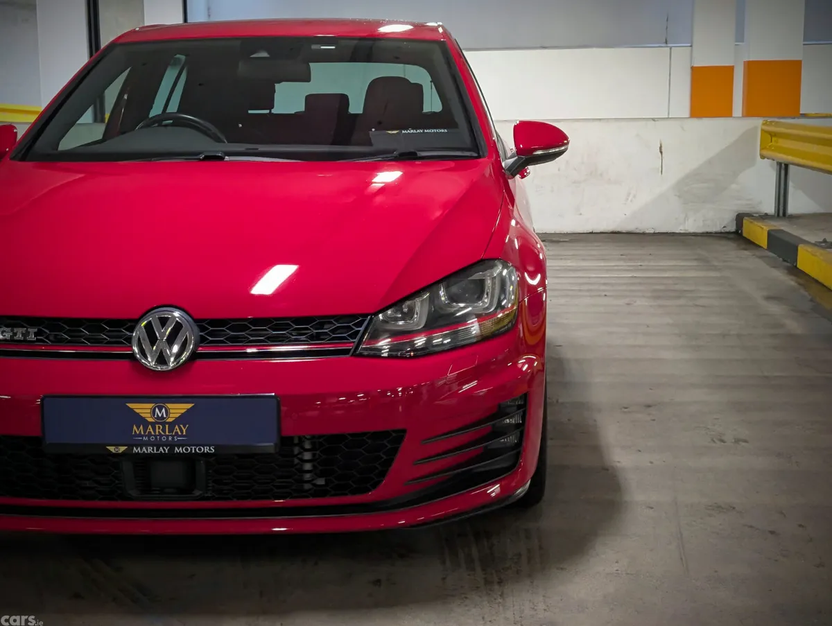 Volkswagen Golf Hatchback, Petrol, 2015, Red
