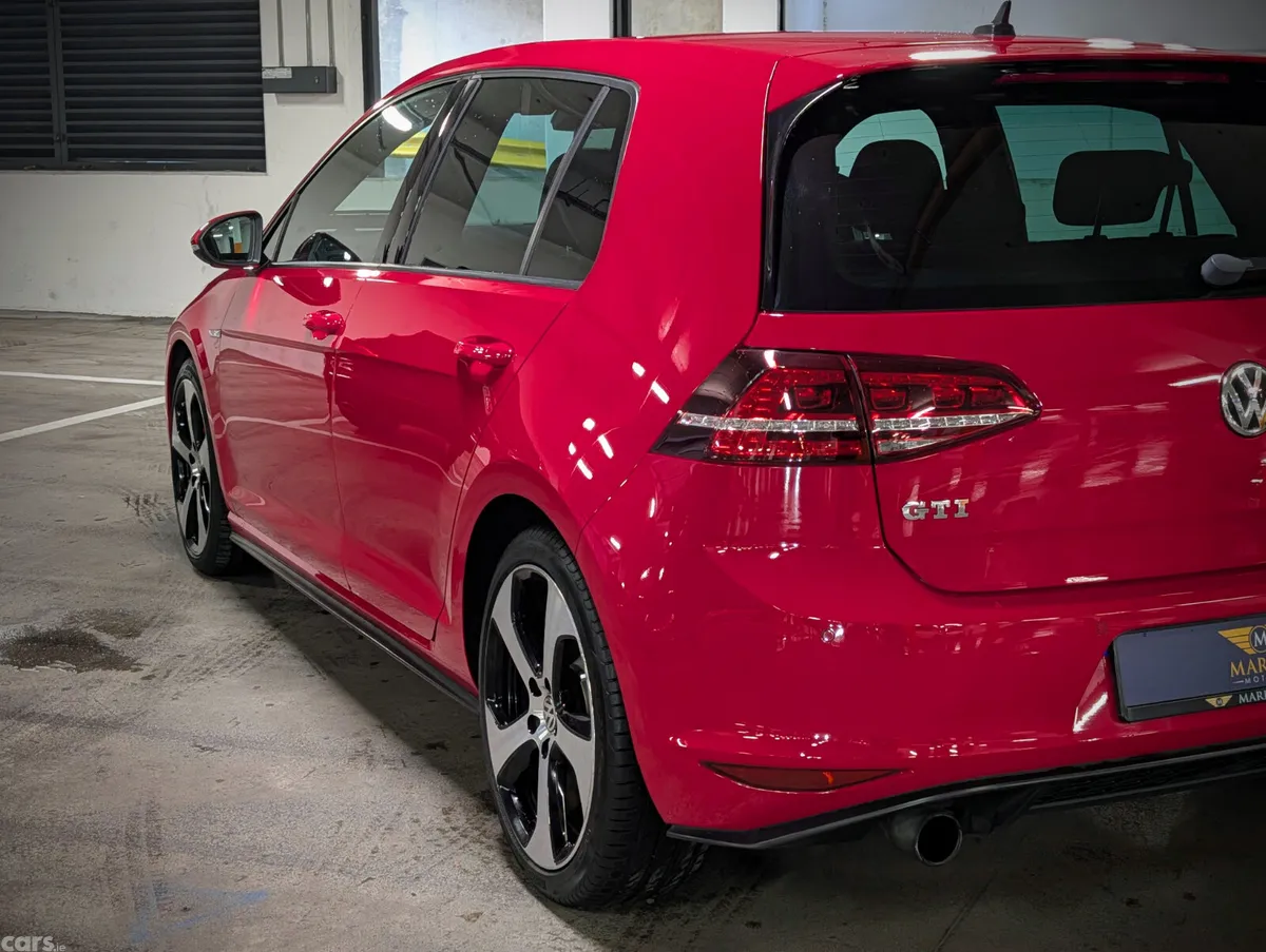 Volkswagen Golf Hatchback, Petrol, 2015, Red